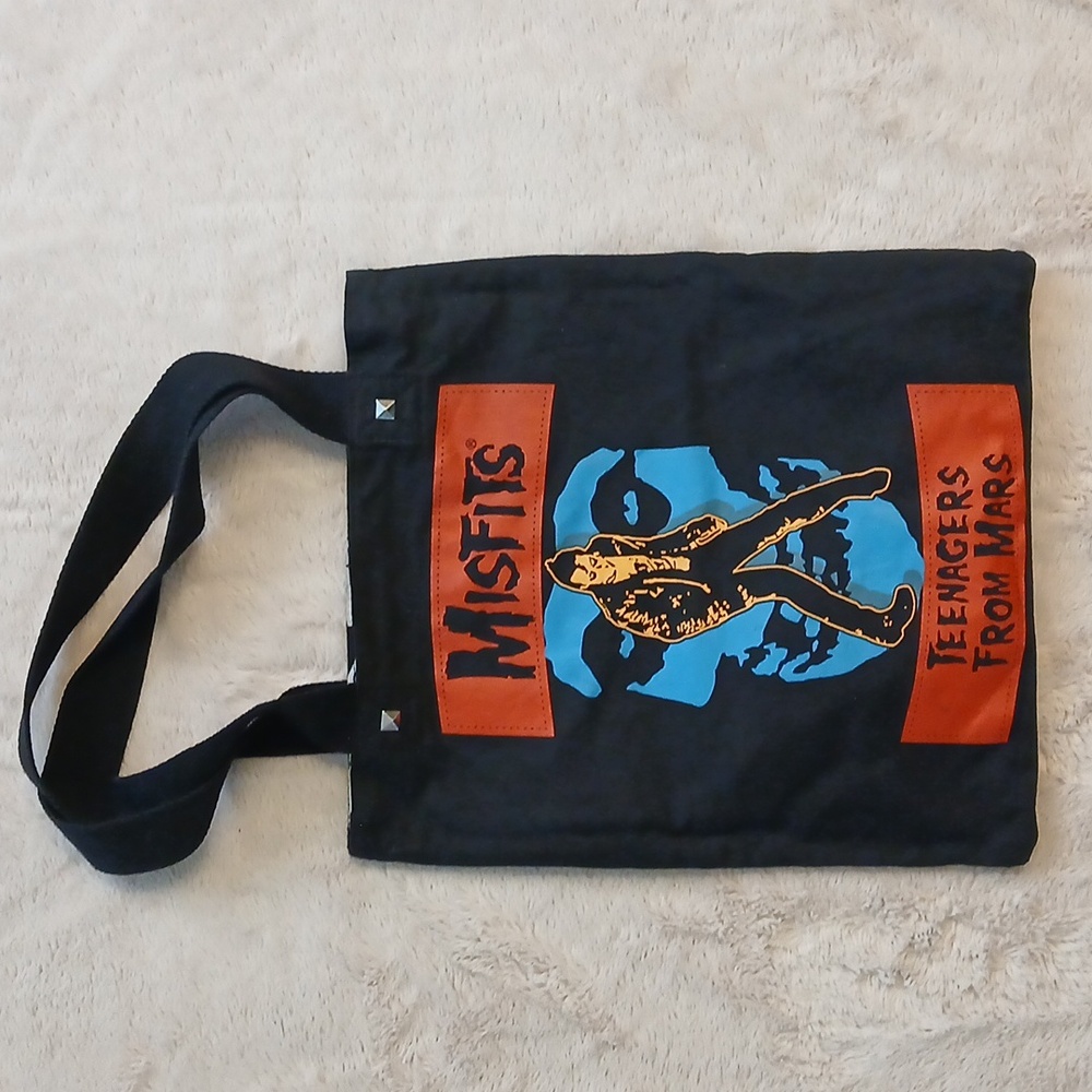 Hot Topic Black Misfits 'Teenagers From Mars' Graphic Tote